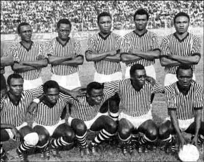 LotfiWada's tweet photo. Glorious &amp; rare picture of the TP Mazembe (Named TP Englebert at that time!) generation which played 4 African Cup of Champions Clubs finals in a row (1967 to 1970)..Some huge feat! #CAFCL #TPM80 https://t.co/XcNvTNppub