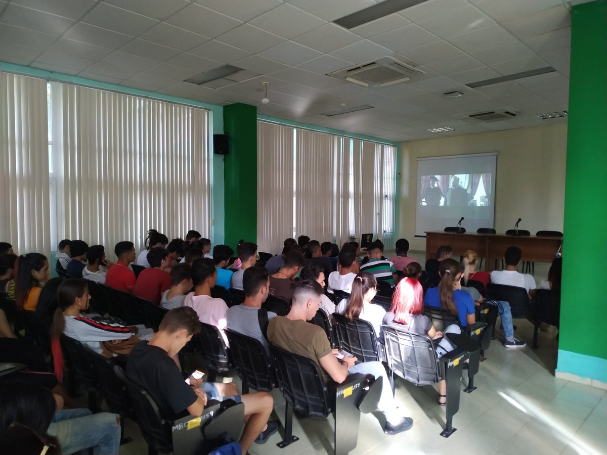La estudiantes de 1er año de la <a href="/Lobos_UCI/">FEU_FTE</a> disfrutan de la película Inocencia, excelente escenario para contemplar las agresiones de los españoles sobre los inocentes 8 estudiantes de medicina