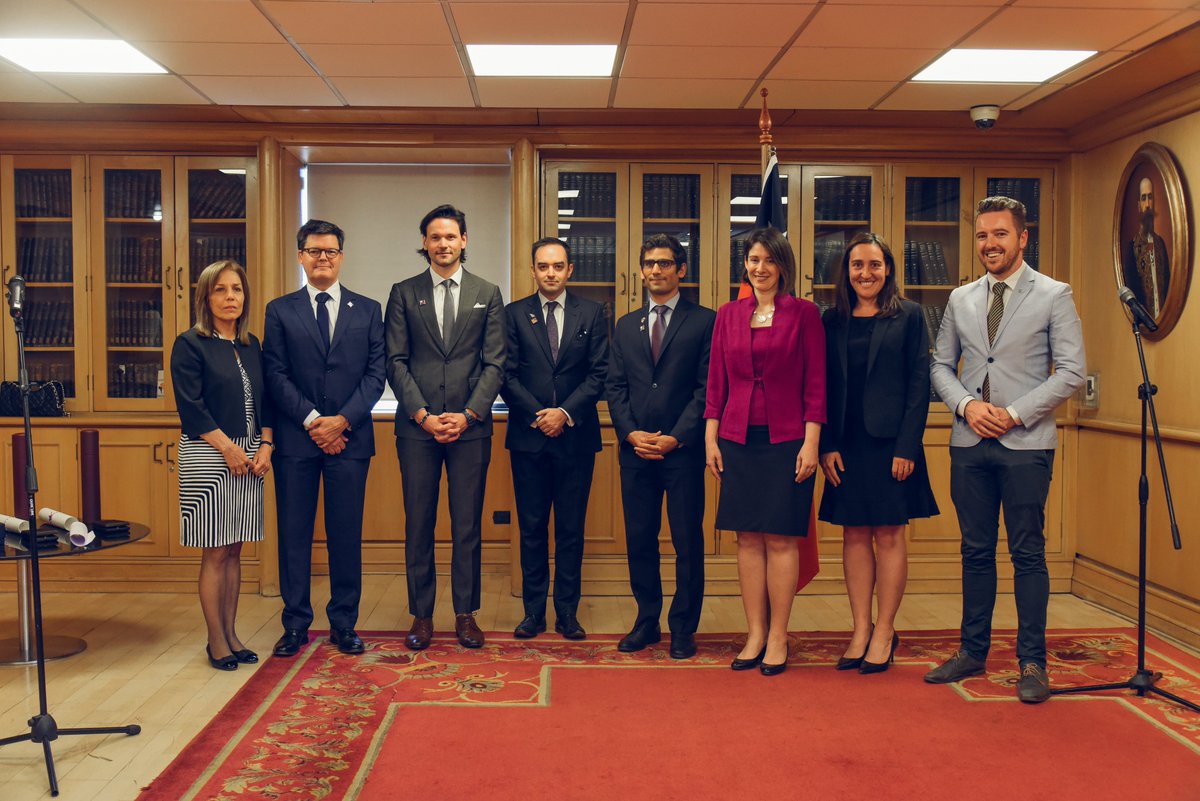 Gobierno de Chile agradeció el apoyo de diplomáticos de Australia, John Heaslip, de Canadá, Falco Muller-Fischler, y de Nueva Zelanda, Matthew de Wit, que se sumaron al desarrollo de #APECChile2019 siendo parte de las iniciativas y entregables del año.