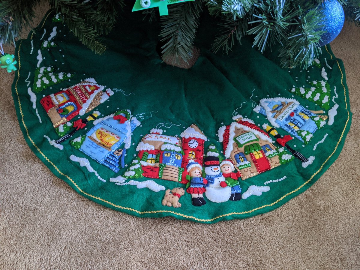 SQLFutbol's tweet image. Happy Thanksgiving everyone! I'm very thankful for family. My mom surprised me today with a hand sown tree skirt for our house.