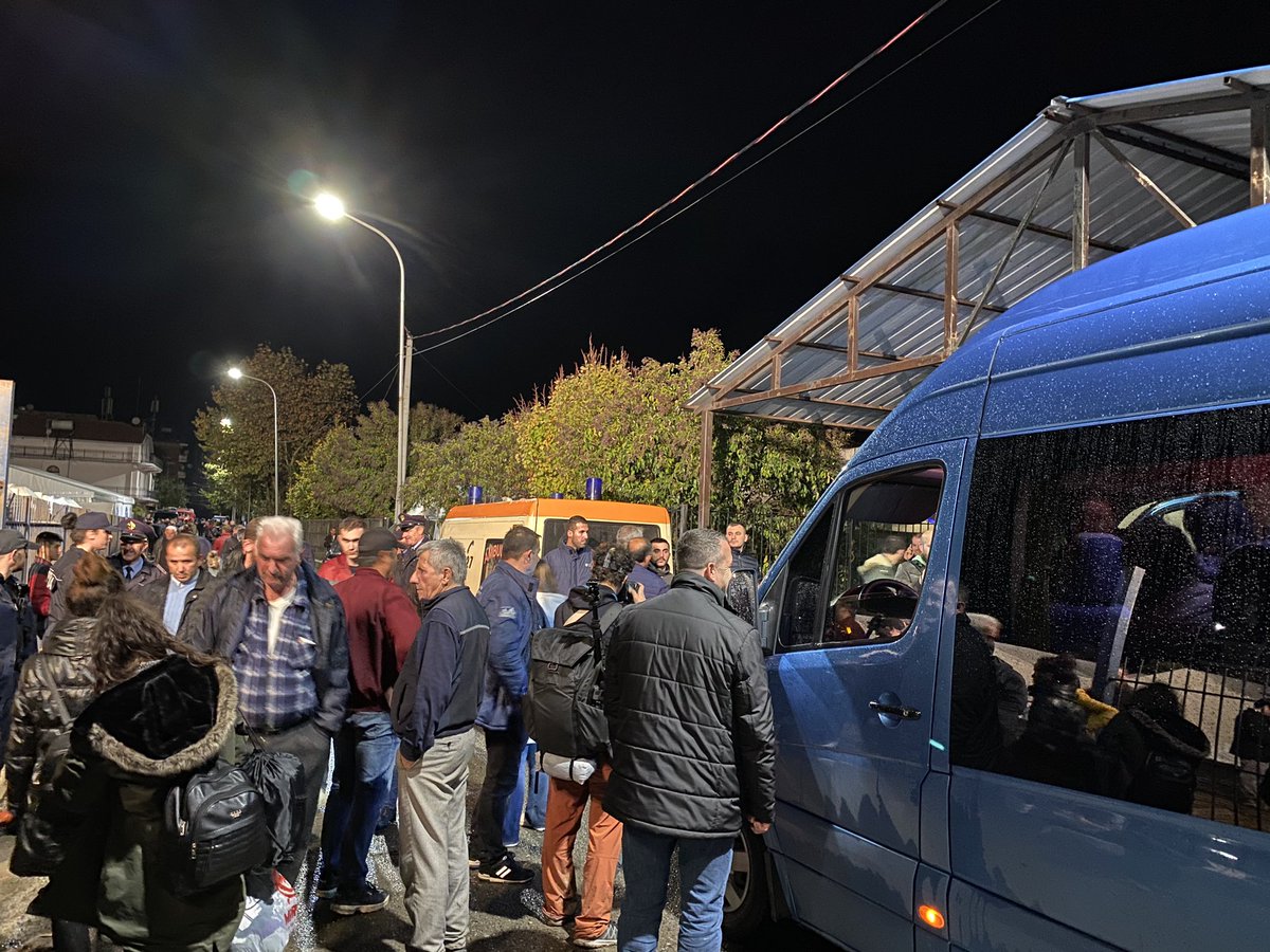 EndriHaxhiu's tweet photo. Evakuime në zonën e Thumanës 🙏🏻
DPSHTRR dhe Task Forca e Transportit Rrugor vijoi sot me evakuimet e banorëve të Thumanës drejt ambjenteve të sigurta 🙏🏻
👏👏 Operatorëve të transportit 🚌 për suportin e jashtëzakonshëm në këto ditë të vështira 🤝🇦🇱👐
#Dpshtrr #TaskForca #MIE https://t.co/rEPjc7bRLl