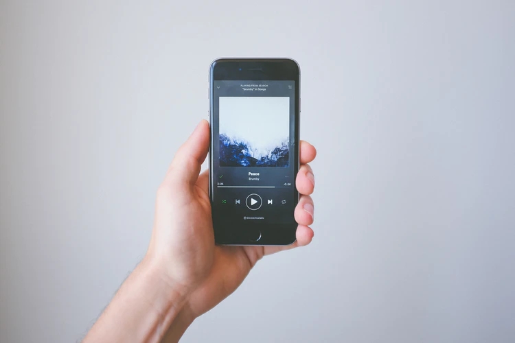 NewWorld_PR's tweet photo. Spotify is taking its first step toward personalizing #Podcast recommendations with the official launch of its #YourDailyPodcast playlist. Here's how they are changing the audio game. https://t.co/VFHWy2ln21 https://t.co/FpLX0UeYQ3