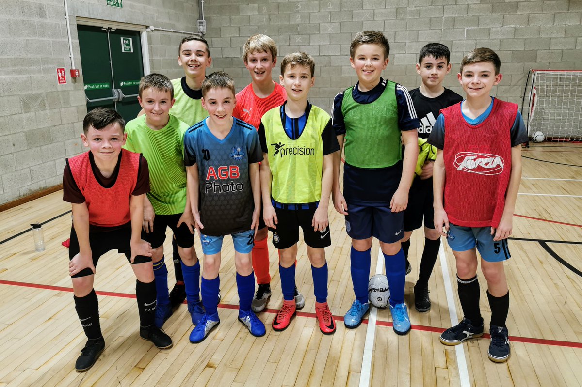 SR_Futsal's tweet photo. Well done to our U9 players of the week who showed some great determination to get their footwork on point๐๐ป๐๐ป Rarely get a pic of our U13's but all smiles from those players after quite an energetic session ๐
๐ตโชโซโฝ๐๐ป #futsal
#futsalskills #futsalsession #southribblefutsal https://t.co/WEEM9NzSEg