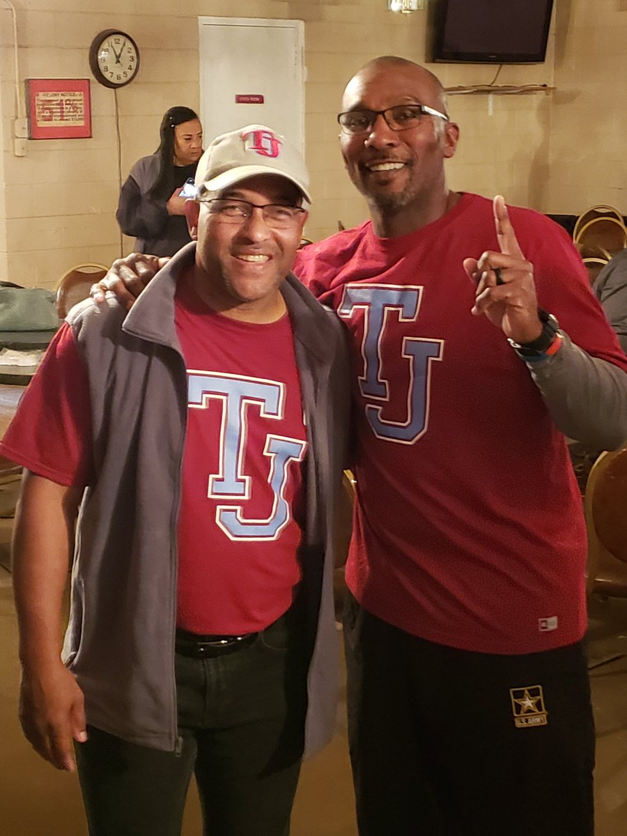 keithatkinson06's tweet photo. Does the heart good to be able to give back on this Thanksgiving Day.  Thank you DCA and @dallasathletics  for letting us deliver meals today.  #TJSTRONG @ColtCary @EHCaryMS1 https://t.co/paOgnJRqLF