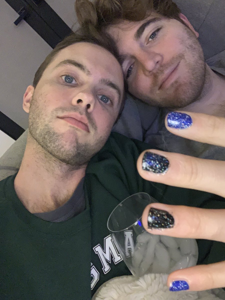 happy thanksgiving! i painted rylands nails to celebrate. (thanks for the holo taco @nailogical)