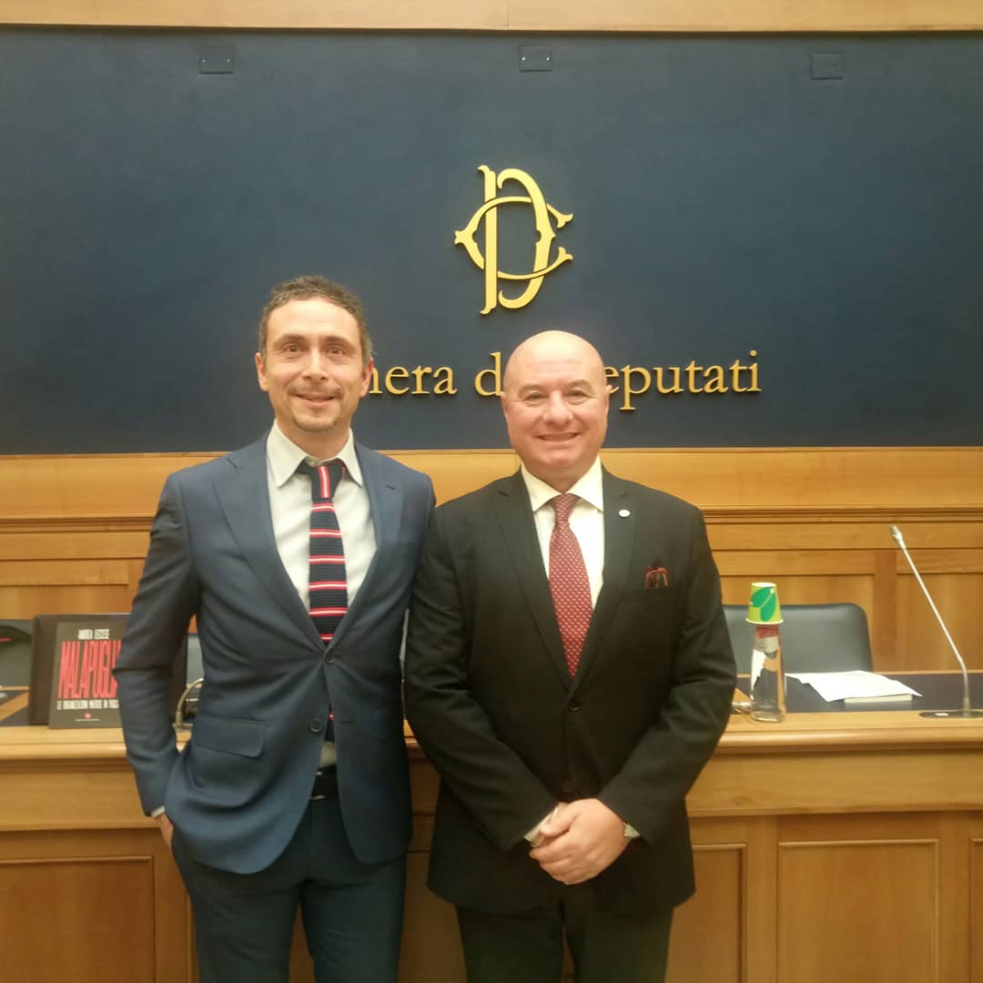 Con Andrea Leccese autore del libro "MALAPUGLIA".
Un'analisi del #fenomeno della #MAFIA in  #Puglia