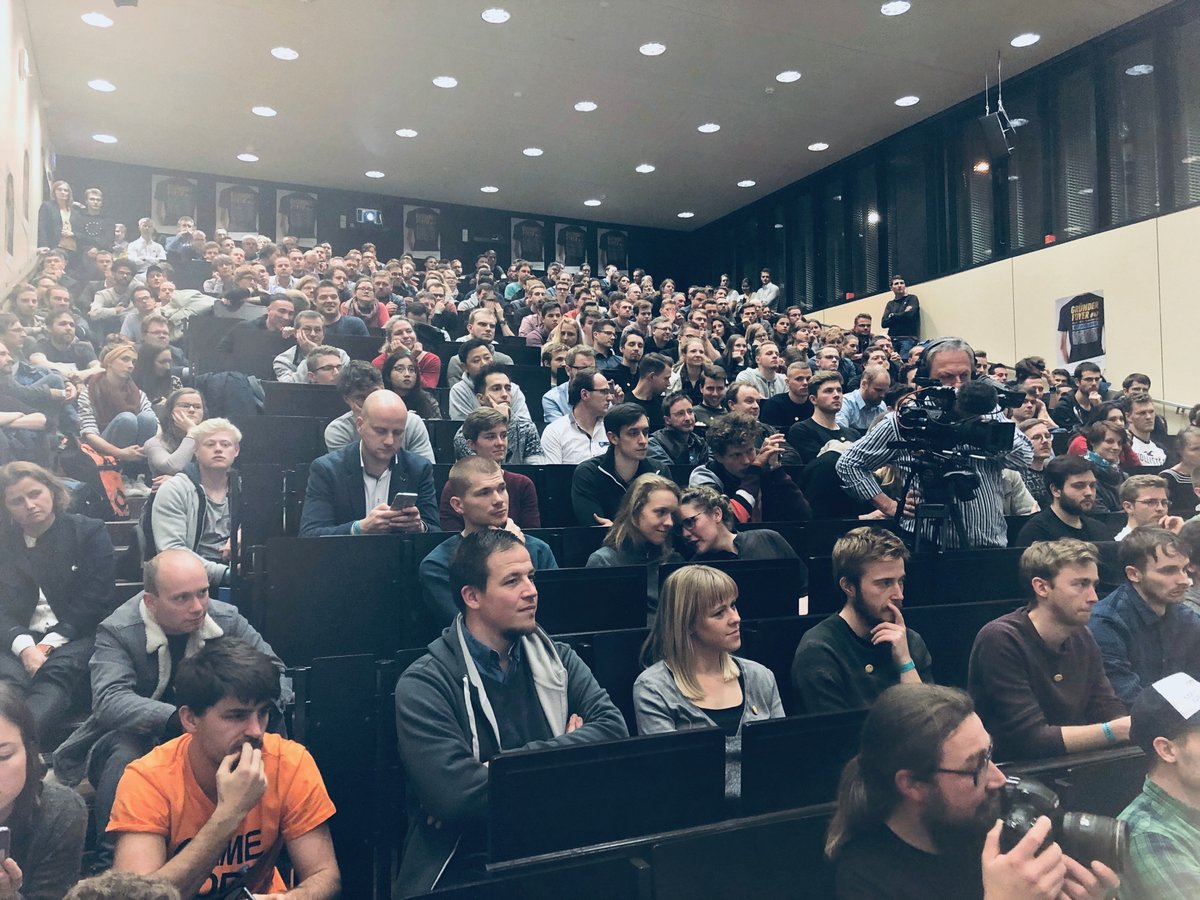 futureSAX's tweet photo. Was für ein schönes Gründerfoyer - mit spannenden Vorträgen & Gesprächen. Ganz herzlichen Dank an @dresden_exists für die Organisation und an die sächsischen Innovatoren von #Novaled, #Kiwigrid und #TraceTronic für die spannenden Impulse. #InnovationmadeinSaxony https://t.co/FP5pMmnpM8
