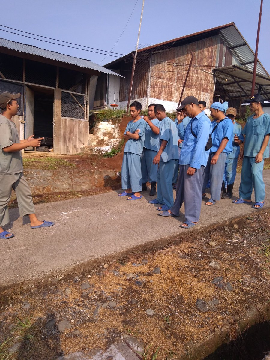 Bentharr's tweet image. Ikuti aturan, ga suka keluarkan. Anjaayyy yg ada digebugin wkwkwkw