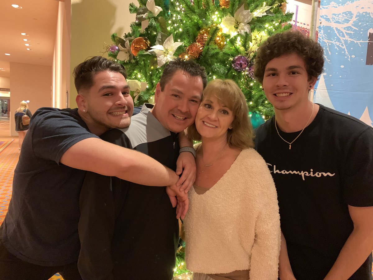 JeniferARuiz's tweet photo. Great family vacation at Disney World! Happy Thanksgiving! https://t.co/5n4exceoLm
