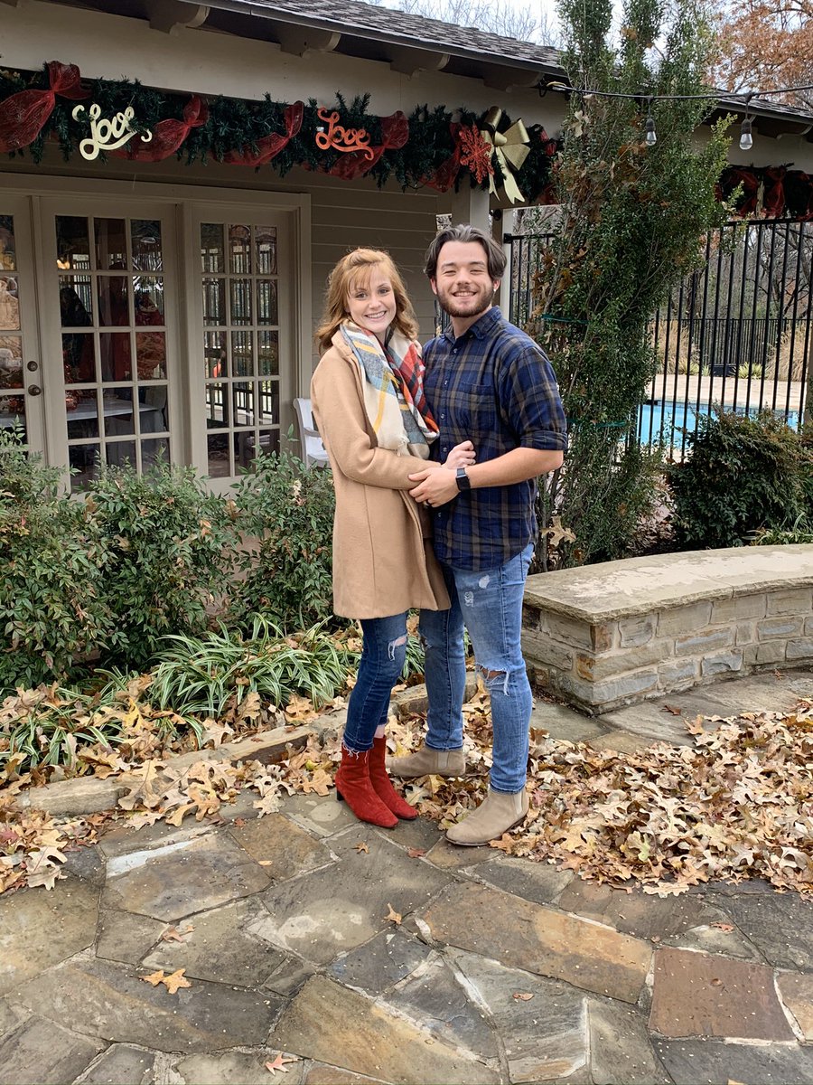 CaileySchafer's tweet photo. pie love you🥧🦃❤️ #happythanksgiving #futurebrandons https://t.co/08HhlYpaes
