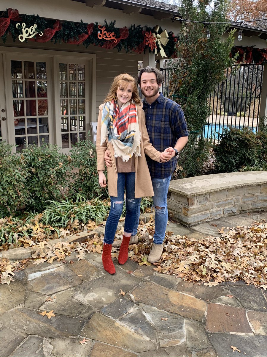 CaileySchafer's tweet photo. pie love you🥧🦃❤️ #happythanksgiving #futurebrandons https://t.co/08HhlYpaes