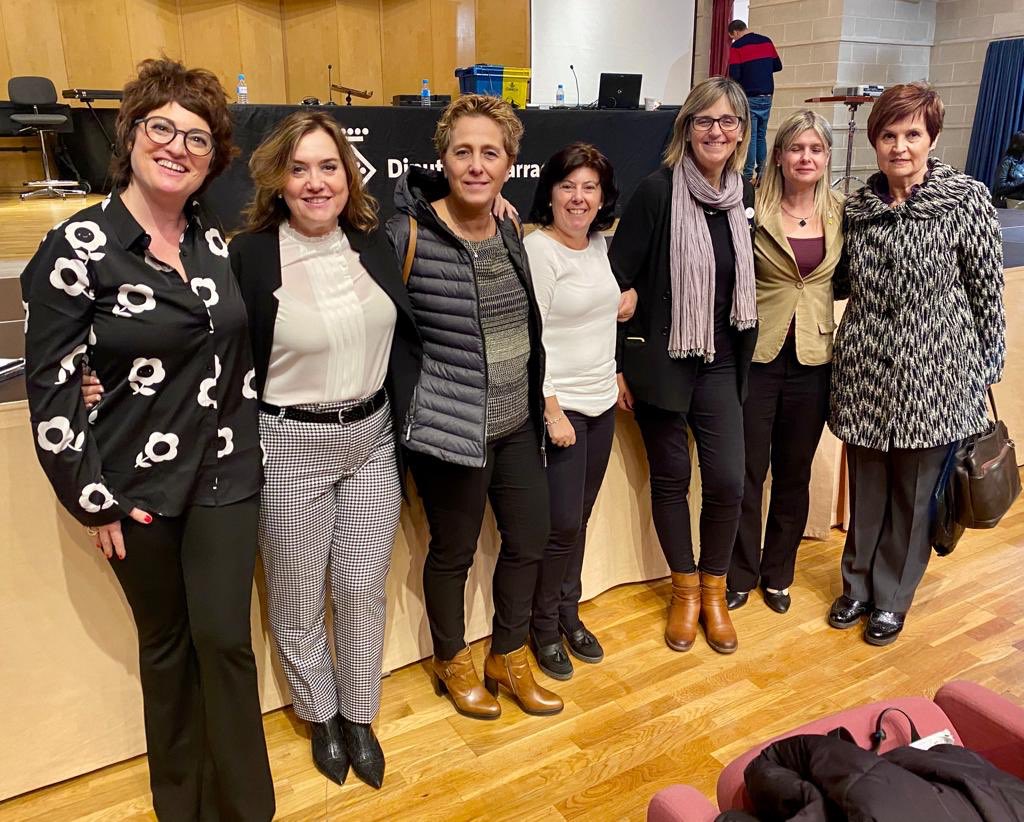 jerusalen_torra's tweet photo. Jornada de dones del Camp de Tarragona 
I lectura del manifest del Dia Internacional per a l’eliminació de les violències masclistes envers les dones, llegit per cada una de les tècniques SIAD , de cada Consell comarcal #donesvendrell #federaciodonesbaixpenedes https://t.co/LngpbENwYF