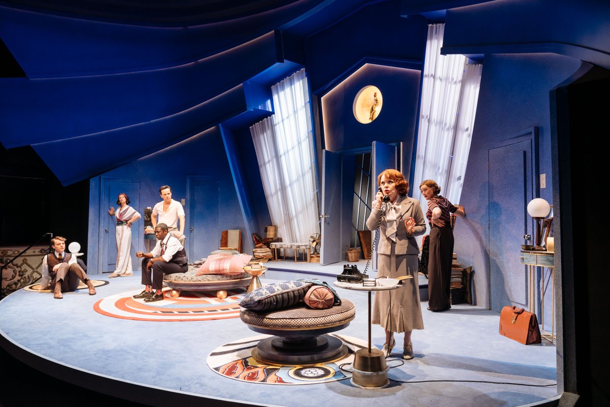 NTLive's tweet photo. Congratulations to the absolutely marvellous cast of #PresentLaughter. We hope you enjoyed the show? https://t.co/pPdu2BNe0b