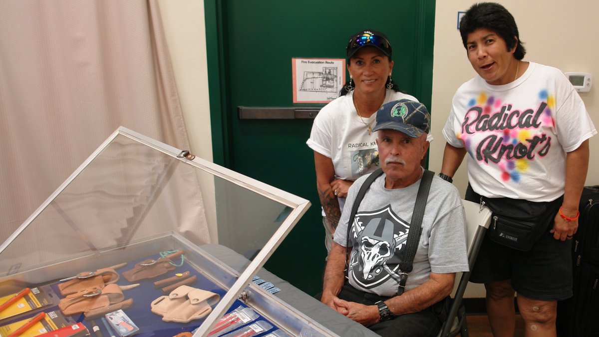 HeritageHall_HI's tweet photo. #Maui #Hawaii A spotlight 4 the leather artisan Louis G Cambra Jr. & its "Barbwire Leather Products"- images taken on 11/11/19 @ Heritage Hall's Holiday Craft Fair!
#holidayshopping #ShopSmallMaui #ShopSmallHawaii #ShopSmall #SmallBizSat #MauiHeritageHall #HolidayCraftFair #Paia https://t.co/GxquM5iGUG