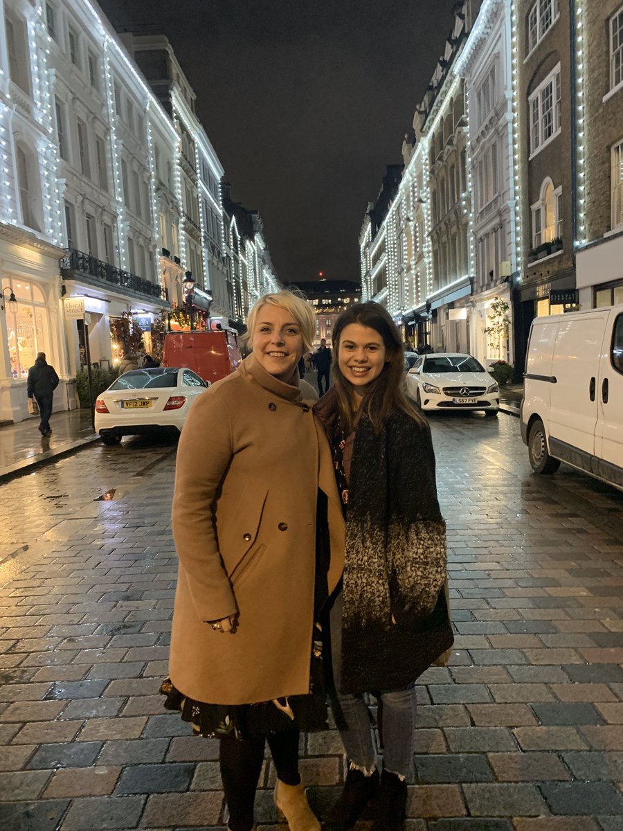 lyceeunivprep's tweet photo. This thanksgiving I’m so grateful to spend the evening with our LFC alumni in London! @LSE_London @imperialcollege @UniofExeter @NYULondon https://t.co/OmnmtfNU0e