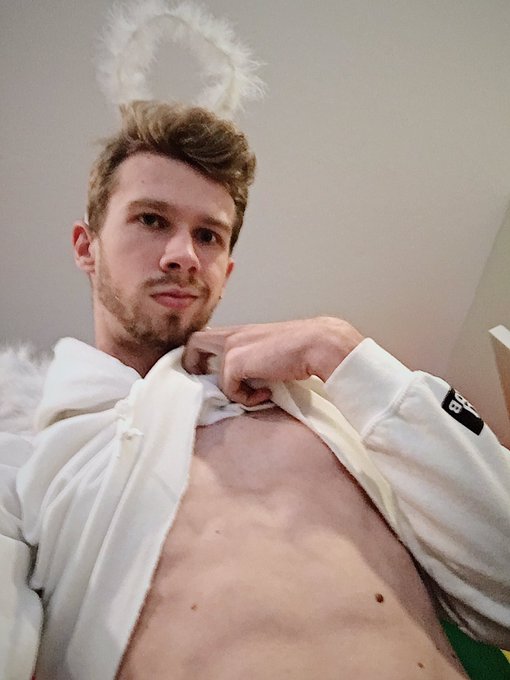 Ok so SUPER RANDOM little photoset... Guess this pup is an angel now 😂😇 Please excuse the crazy hair<a href="/tag/gayporn"class="tags"><span>#gayporn</span></a><a href="/tag/analdildo"class="tags"><span>#analdildo</span></a>