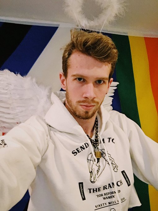 Ok so SUPER RANDOM little photoset... Guess this pup is an angel now 😂😇 Please excuse the crazy hair<a href="/tag/gayporn"class="tags"><span>#gayporn</span></a><a href="/tag/analdildo"class="tags"><span>#analdildo</span></a>