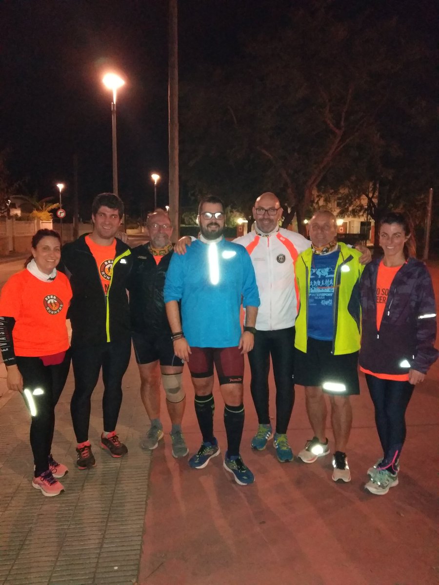 BeersCunit's tweet photo. Bona nit, buenas noches . #Cunit #BeersRunners @BeerRunners_es https://t.co/Evdlh9VxdZ