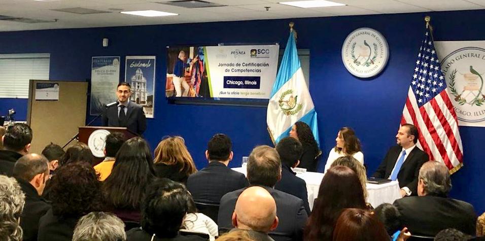 MinexGt's tweet photo. #AcciónConsularGT | Primera Dama @patydemoralesGT junto al @ConsGTChicago realizó la primera entrega de certificaciones por competencia y evaluaciones de estudio por suficiencia en el exterior en el marco del Programa Nacional de Educación Alternativa #PRONEA. #NoEstánSolos https://t.co/Ms8rgqwq9E