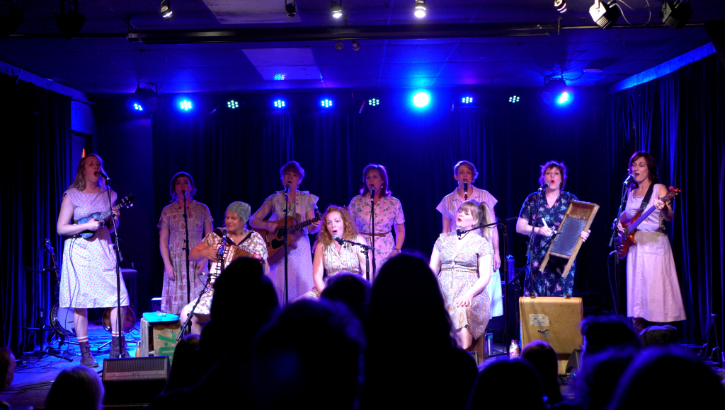 crazy crazy fancy fancy is LIVE! thefufuchichichoir.com/2019/11/28/cra…