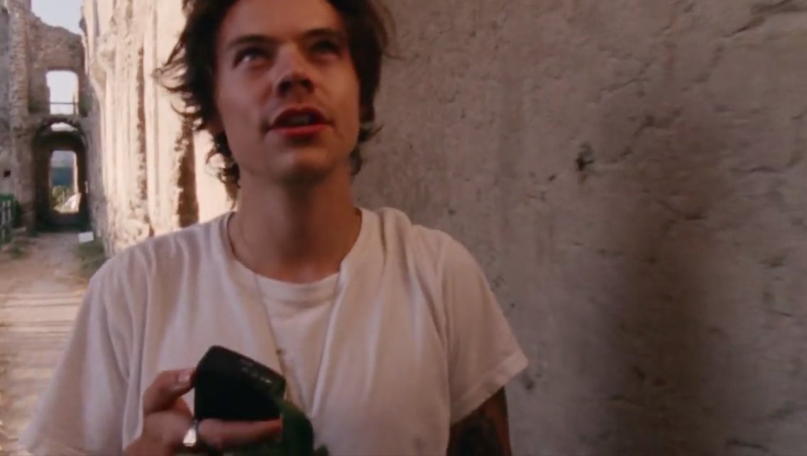 picshs's tweet photo. Harry for Gucci Mémoire. https://t.co/7LgRrJKVPh