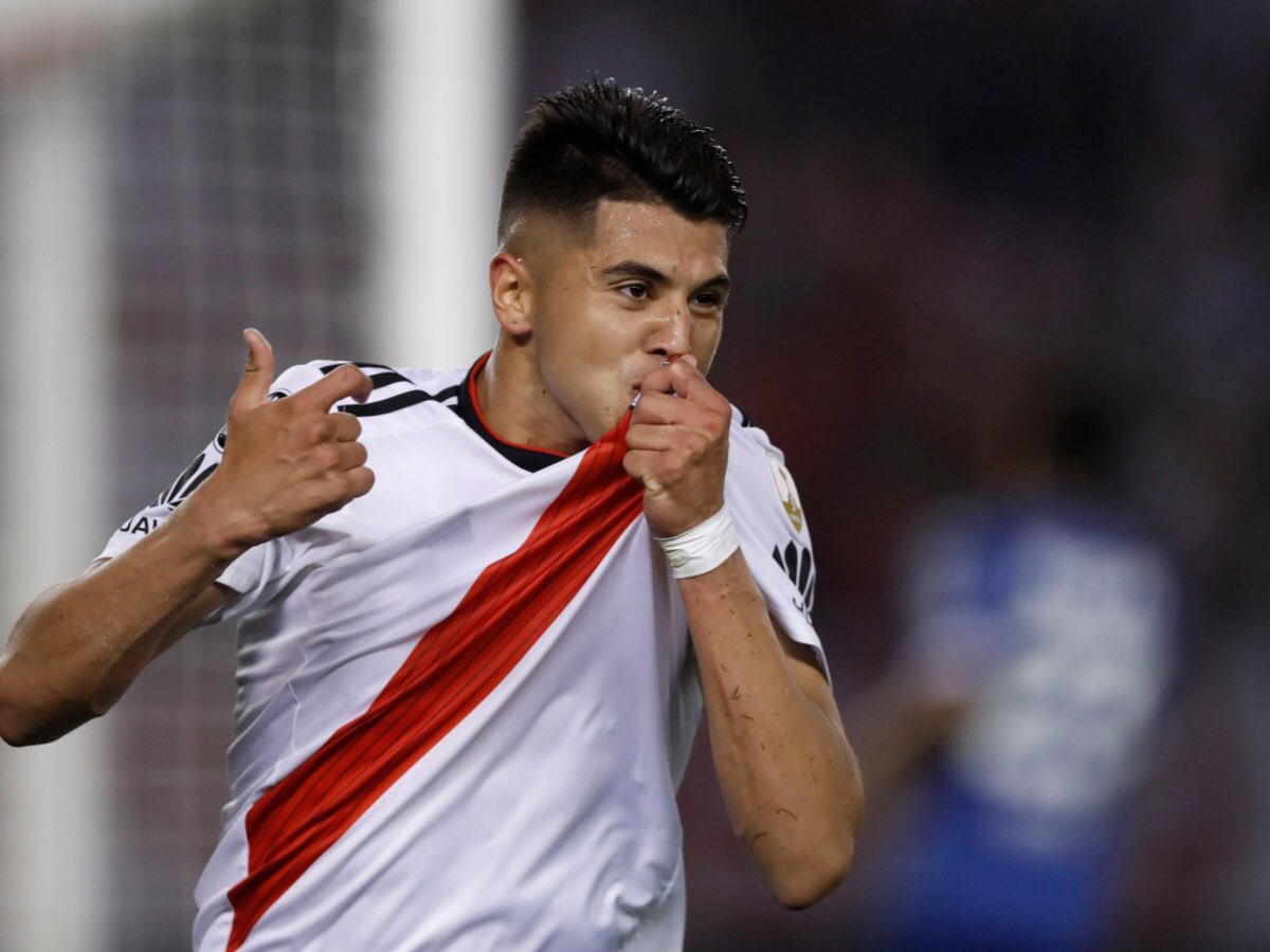 SoyArgen's tweet photo. Un 10 % del pase de Palacios, pertenecía a él. Al irse de River al Leverkusen, no ejecutó la cláusula para que el Millonario reciba más dinero ahora y le cedió SU 10% a River para que en un futuro el club reciba más plata. Eso es amor por la camiseta. https://t.co/69iW5WVhNv