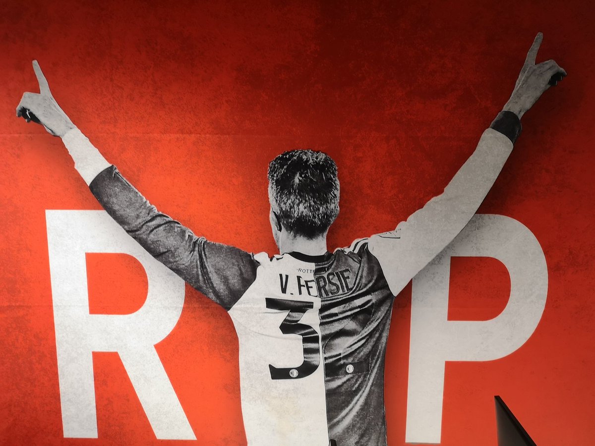 StadiumOutfit's tweet photo. Robin Van Persie
#Legend https://t.co/6luxqrkySd