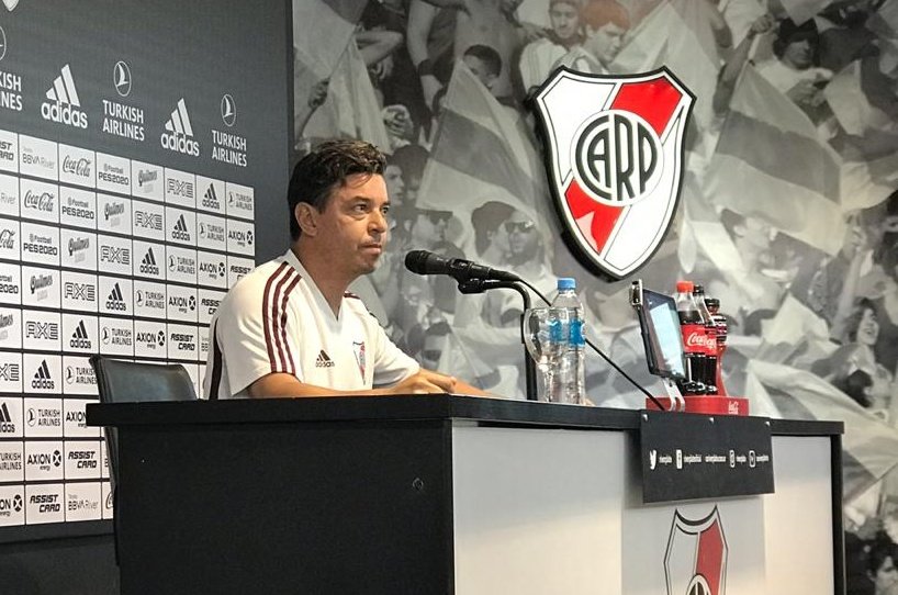RiverPlate's tweet photo. 🎙️ "Somos un equipo que se comporta con valores en la victoria y en la derrota. Hemos ganado mucho y, cuando nos toca perder, no tiene que cambiar nada. El dolor irá mermando y será más fácil de sanar por cuáles fueron nuestras formas. Más pasan los días y mayor orgullo siento". https://t.co/wVdoSPUsQc