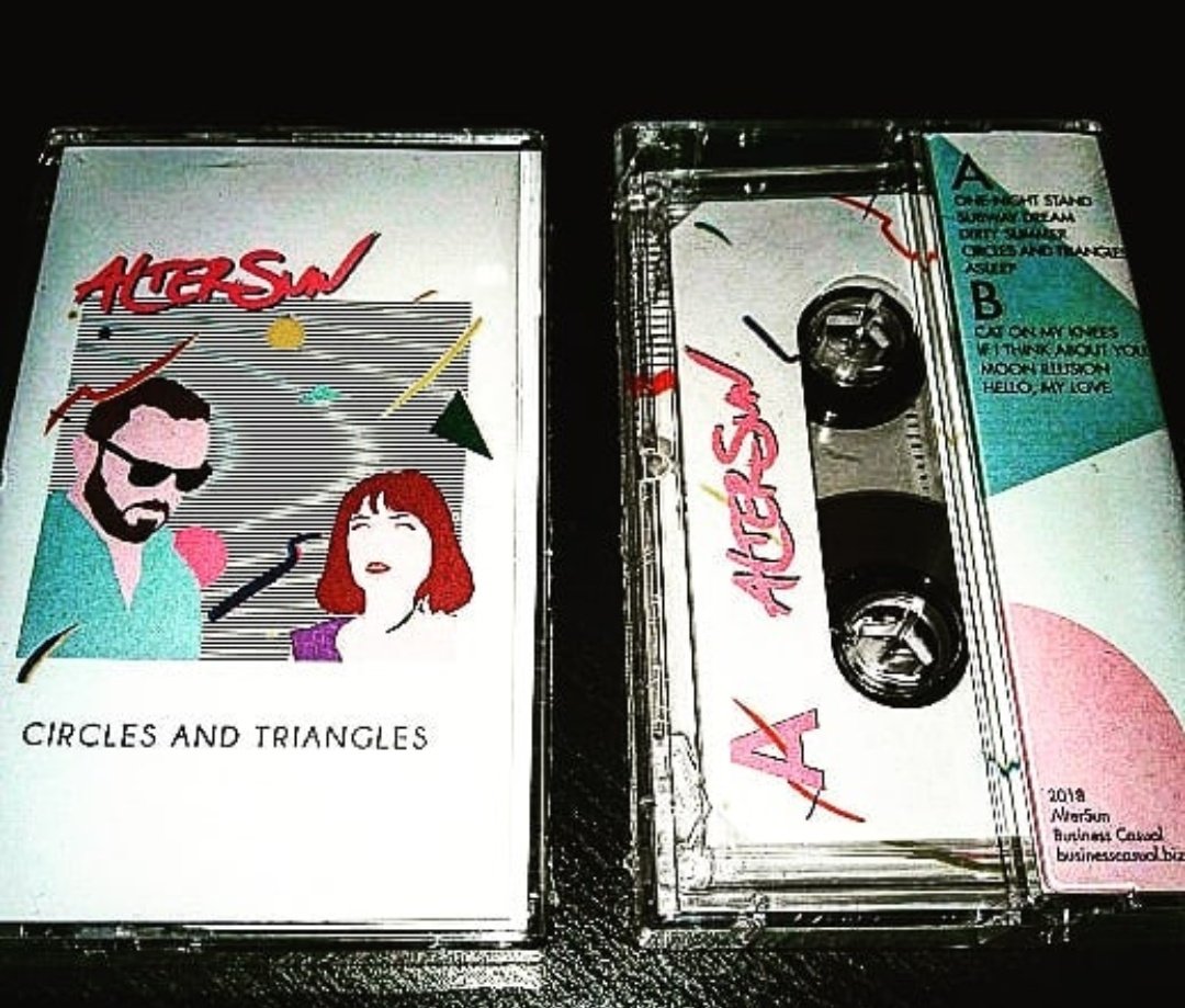 better than Christmas! 😎😀🎶🎁
BUY ON BANDCAMP ➡ altersun.bandcamp.com
#electronicmusic #electronic #comics  #newsound #80s #synth #italodisco #synthpop #dreampop #femalevocals #pink #hand #legs #april #tape #palms #picoftheday #outnow #green #oneshoulder #musiclovers #80s