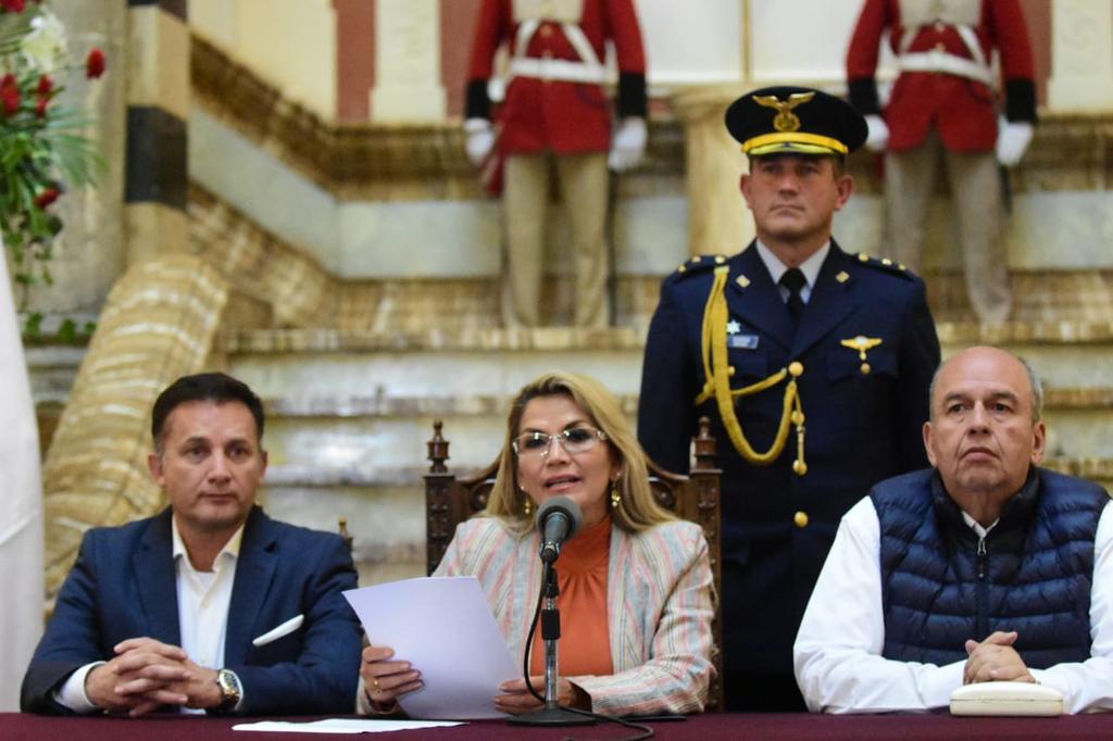 JeanineAnez's tweet image. Acabo de abrogar el D.S.4078, porque gracias a la comprensión de todos los sectores hemos logrado pacificar el país. Nos complace que los bolivianos hubieran optado por seguir trabajando y construyendo una Bolivia que viva en paz democrática.