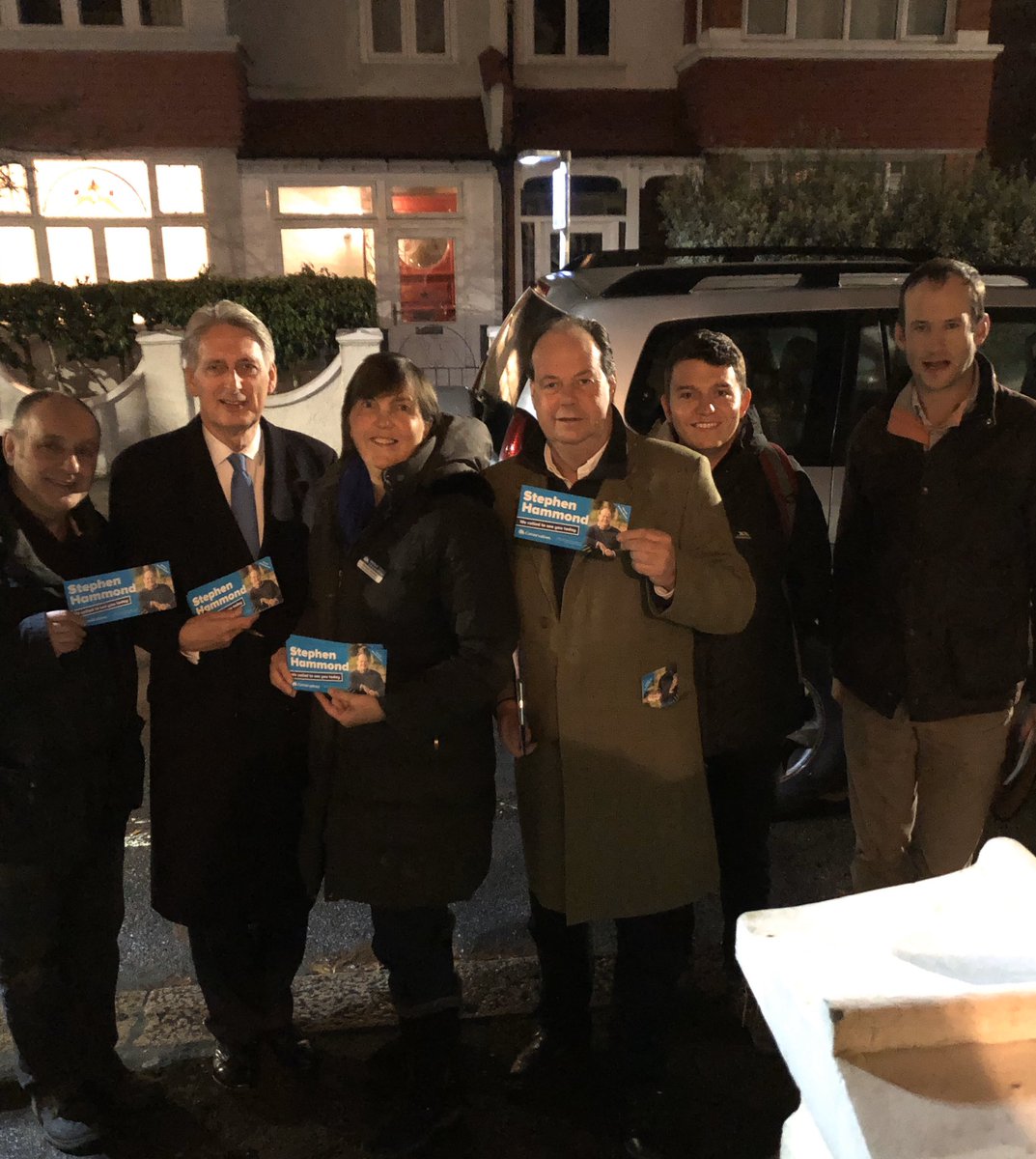 oonaghmoulton's tweet photo. Great evening campaigning for @S_Hammond and joined by @PhilipHammondUK tonight in #WimbledonPark 🗳 https://t.co/D3BKdG7nfY