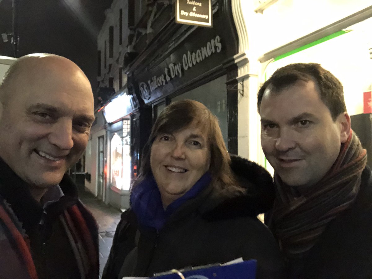 oonaghmoulton's tweet photo. Great evening campaigning for @S_Hammond and joined by @PhilipHammondUK tonight in #WimbledonPark 🗳 https://t.co/D3BKdG7nfY