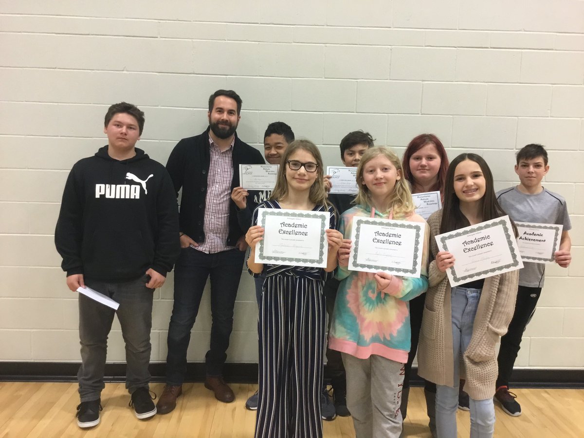ArborgateSchool's tweet photo. 3 months of growth and the Grade 7 Band has showed some real progress! Grade 8’s celebrate their success and hard work. These are just some of the highlights from our first Middle Year Assembly! #proud #HAWKawards #bandrocks https://t.co/BZn11GD7Qf
