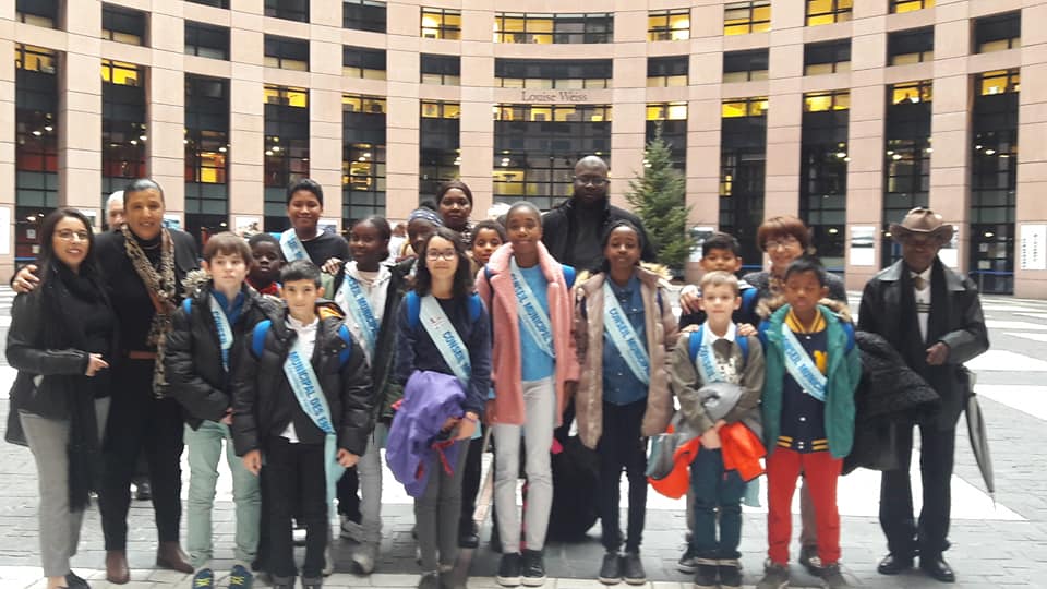 Vie d'élu
Visite du <a href="/PE_FRANCE/">Parlement européen (compte archivé)</a> avec le conseil municipal des enfants <a href="/ChanteloupLV/">Chanteloup-les-Vignes</a> .
Merci <a href="/MounirSatouri/">Mounir Satouri 🌍</a> pour le temps que tu nous a accordé.