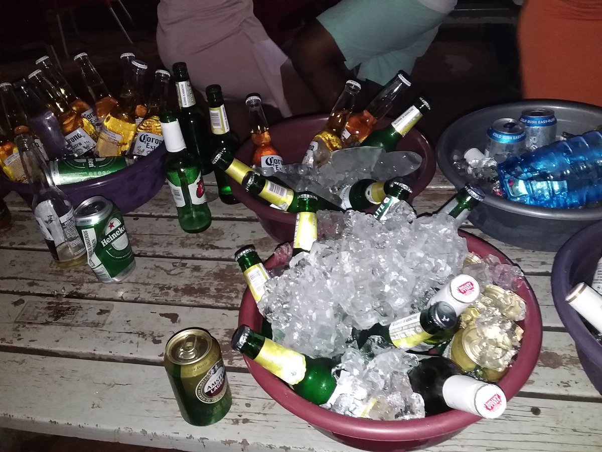 Three_Nikkas's tweet image. With flash &amp;amp; No Flash @Maanda_Nems  @MigeroniCafe #WozaDecember 
#01Dec @vhuyiepedro #OneManShow