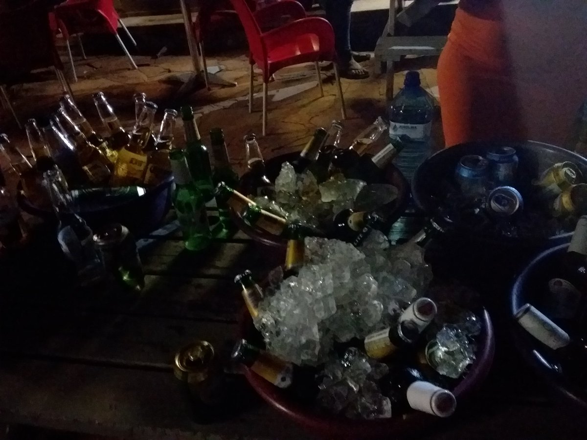 Three_Nikkas's tweet image. With flash &amp;amp; No Flash @Maanda_Nems  @MigeroniCafe #WozaDecember 
#01Dec @vhuyiepedro #OneManShow