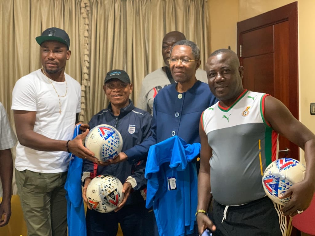 L'ETOILE FILANTE DE LOME présente ses compliments et ses félicitations à Kossi AGASSA, ancien joueur du SHOOTING STAR et ancien international du TOGO, mondialiste ayant participé à plusieurs CAN pour son formidable don de matériels (ballons et maillots).