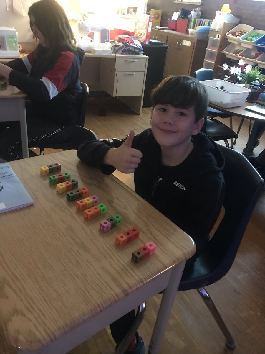 MissMarazita_'s tweet photo. 6J learned how to find the mean of data by using snap cubes!  We recreated data on a graph with our cubes then rearranged them to make sure each column had the same amount of cubes @J_M_Learninglab @LEADUWindsor https://t.co/FX2NlIK6Pn