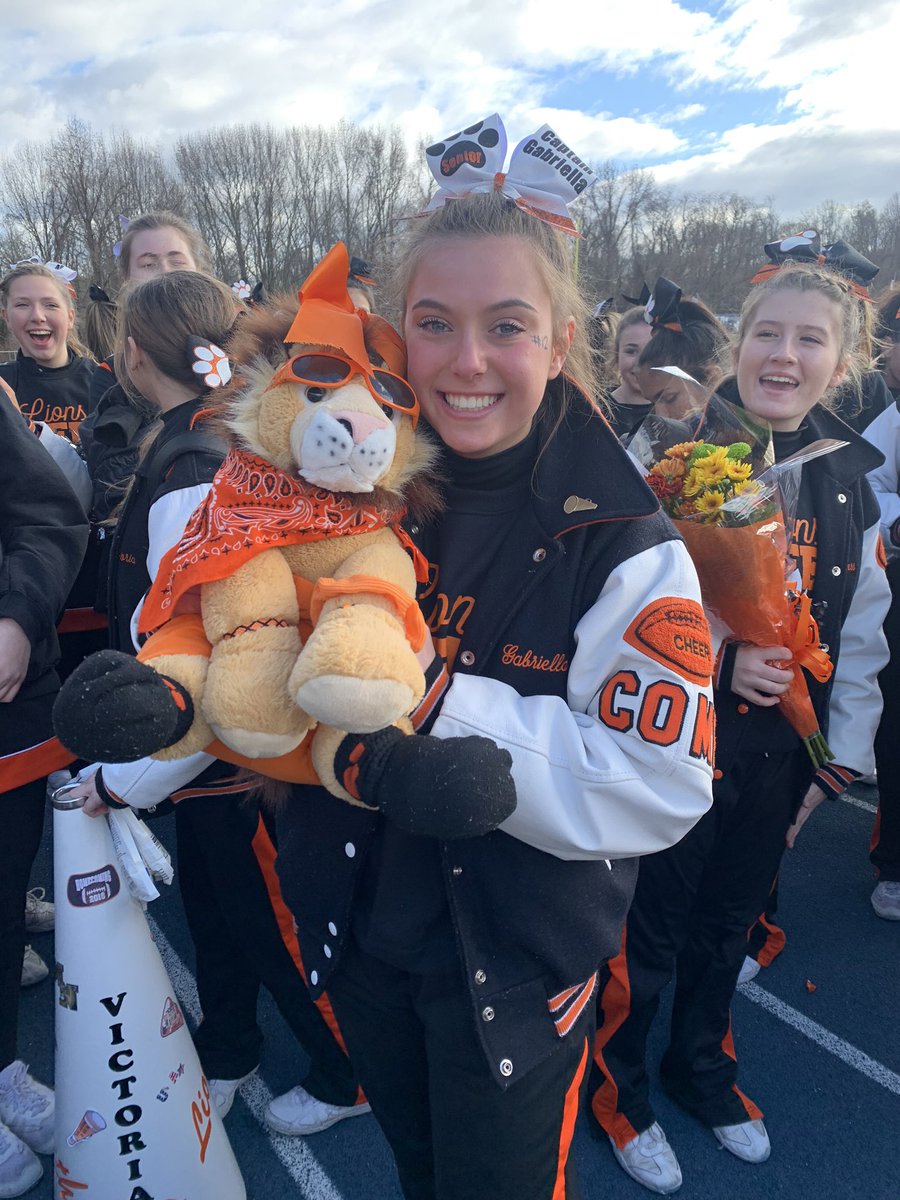 MHSN_cheer's tweet photo. Win or lose, this is one day that everyone can enjoy! Thankful to be involved in another Middletown Thanksgiving Game and grateful to our seniors for all the work they have put in over the last few years! 🏈 🧡 Happy Thanksgiving to all! https://t.co/qZs2632XBB