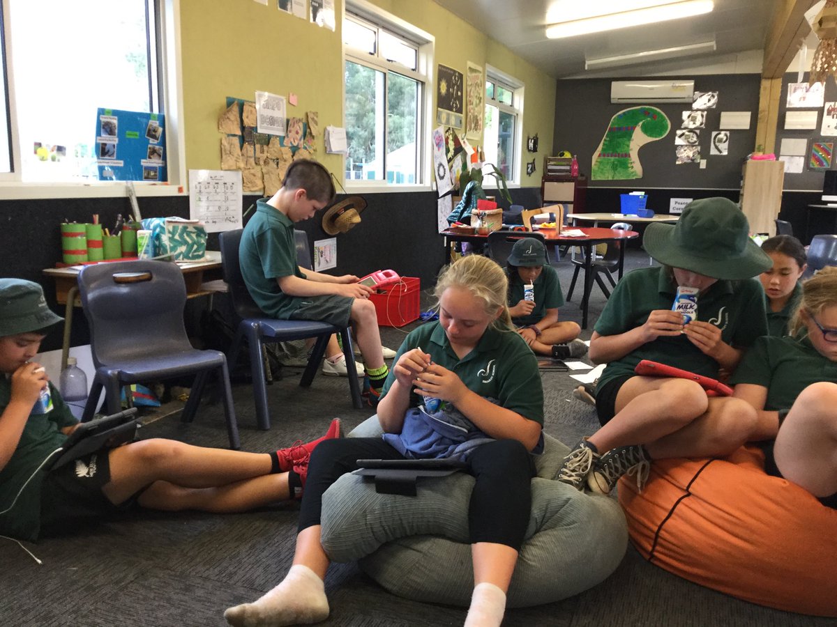 koru3bromley's tweet photo. Thereβs nothing like a good book and some milk. Weβre really enjoying personal reading these days, starting our afternoons off calmly. #bromleyschoolnz #calmclass #readingrocks https://t.co/X3XdgibOvO