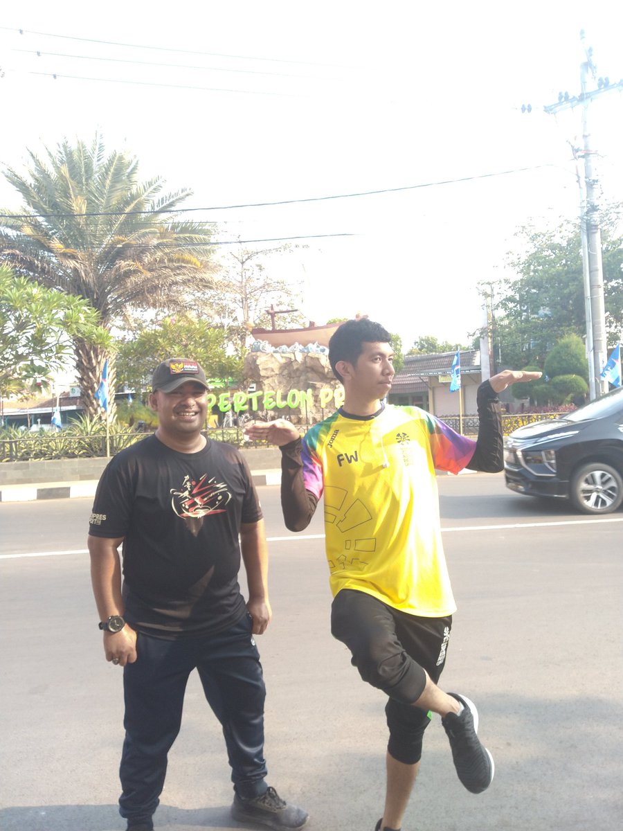 dimassetiaditya's tweet photo. Hidup itu harus seimbang.
Kadang gila, kadang malu-maluin
π₯΄π₯΄π₯΄
#OrangGilaMahBebas
#Indramayu
#IndramayuRunner
#PushMyLimit
#TGIF
#ThanksGodItsFriday
@indramayukab @kotaindramayu
@twtjogging https://t.co/zmbSueEGC4