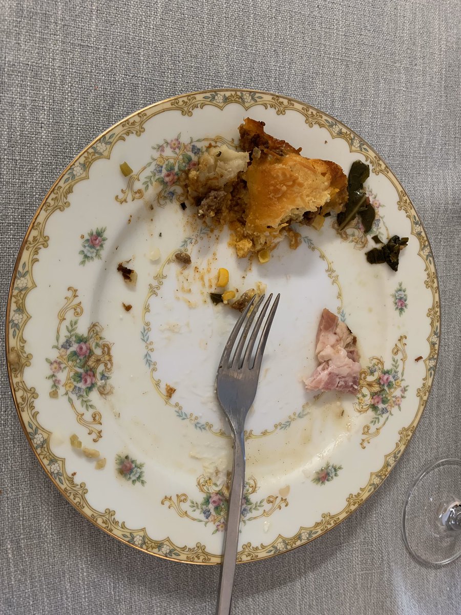 whatdatis1's tweet image. Scratch-made: stuffing, mashed potatoes, Mexican cornbread, balsamic roasted brussel sprouts, collard greens, popovers, Apple cider sangria, and a pumpkin cheesecake slab cake.
#HappyThanksgiving