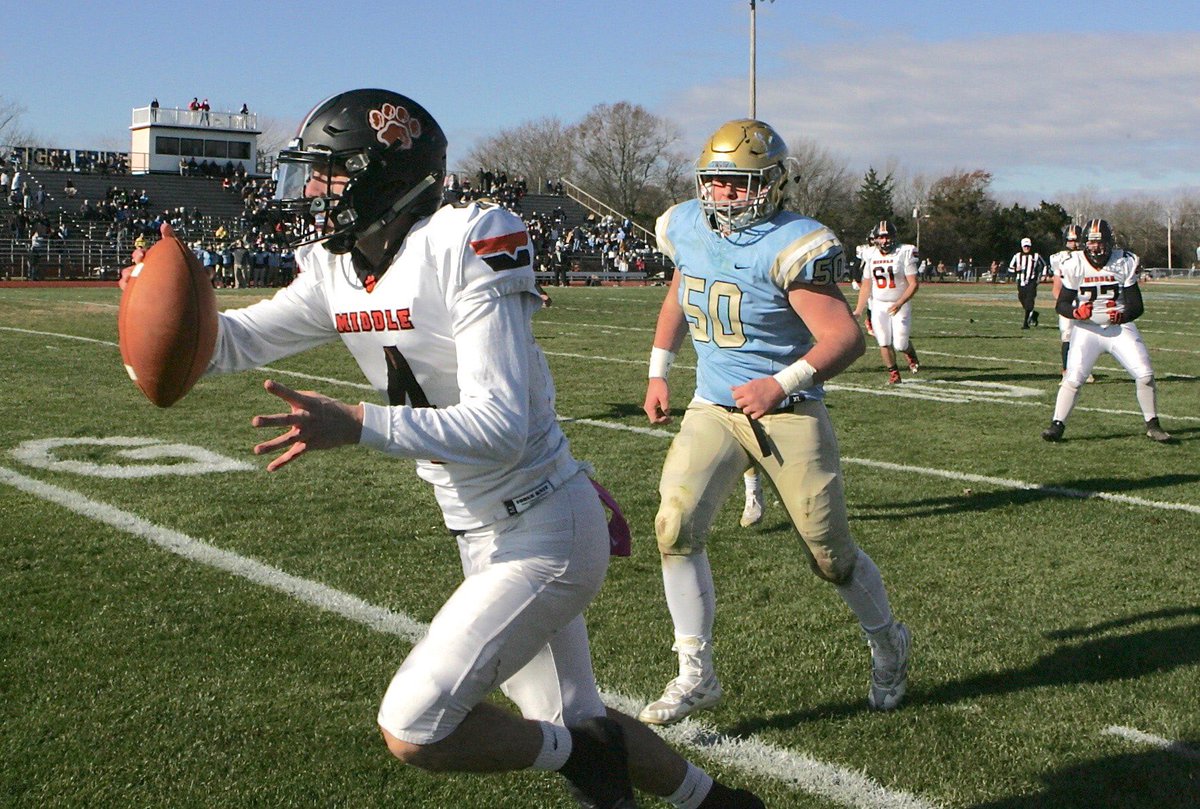 gerhard_dale's tweet photo. Highlights of the Annual Anchor Bowl Thanksgiving Day football game between rivals Middle Twp and LCMR @MTHSAthletics1 @lcmrfootball @mthspantherpack @CMCSports https://t.co/NuWUAVPmCr