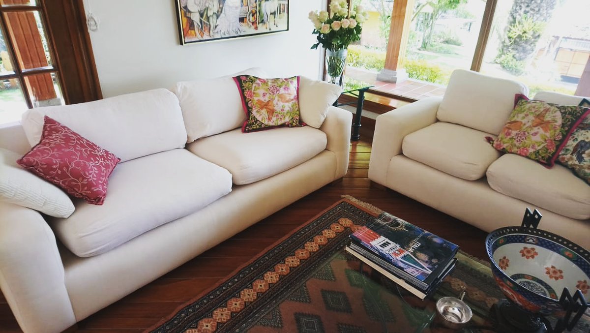 LavanderiaPrego's tweet image. Te gustaria que tus muebles lucieran así? No lo dudes.. Comunicate con nosotros.. Nuestros telefonos son: 098 126 1468/ (02) 513 7814.. 
Estamos Ubicados en: Calle Finlandia N36-66 y Suecia, Edif. Mikkeli Plaza, diagonal al Hotel Finlandia.