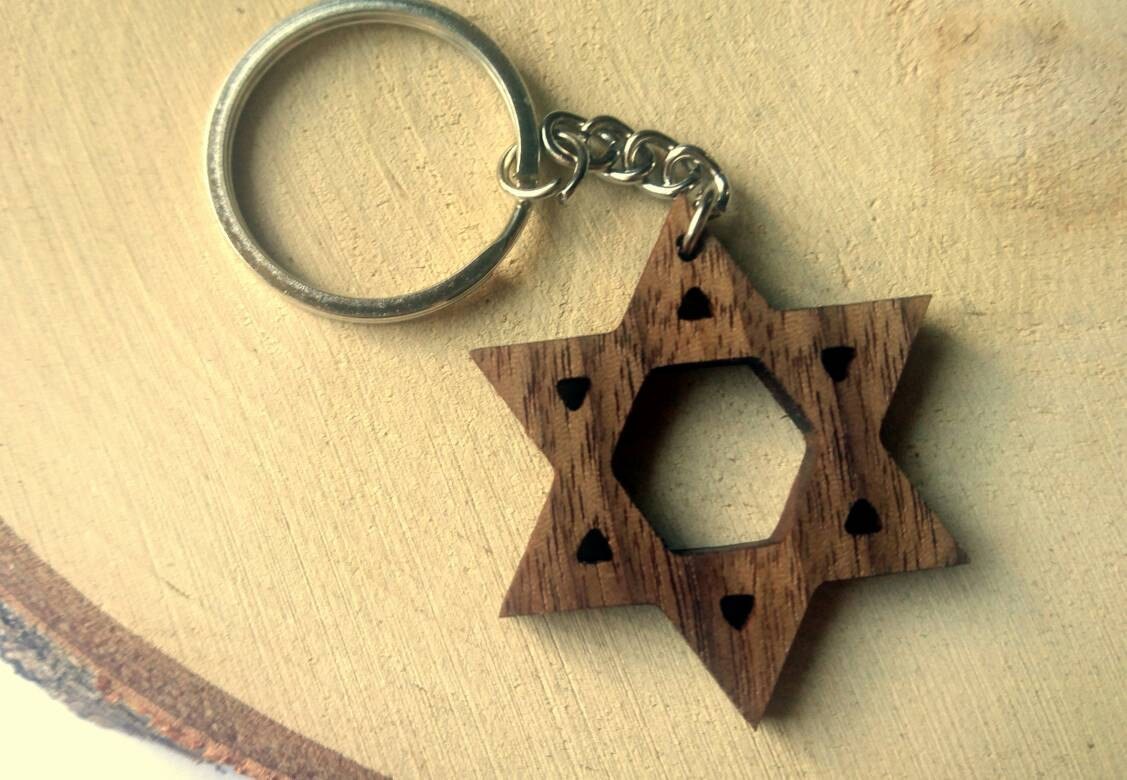 andra_389's tweet image. Wooden Star of David, Walnut Wood, Religious Keychain, Environmental Friendly Green materials tuppu.net/eb9f8650 #Etsy #keychain #CoolKeychains