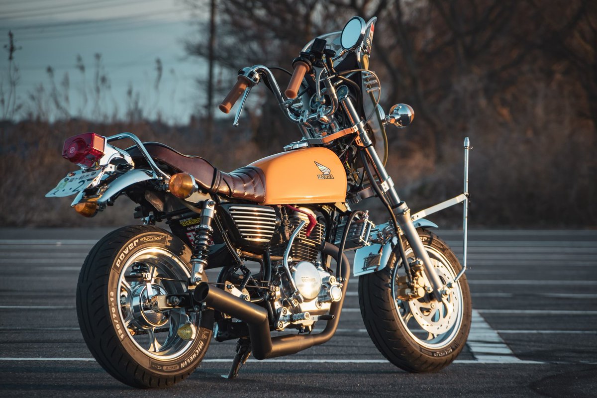 ゲルカスコン ホンダ エイプ50 外装を缶スプレーで塗ってメッキパーツ