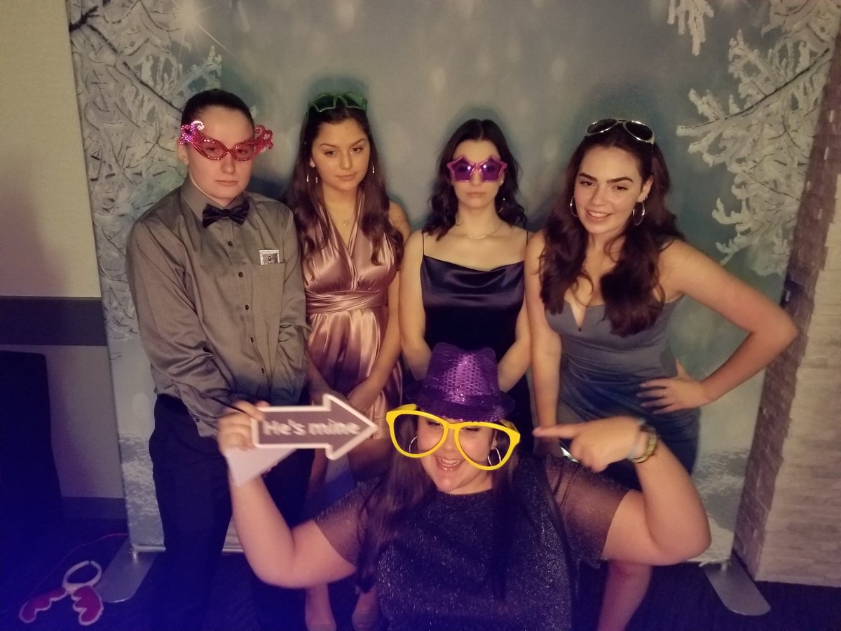 HammarskjoldP's tweet image. Hammarskjold Vikings at our Semi Formal this evening. #Greatstudents #winterwonderland #vikingfun 
#HammFamily @LakeheadSchools