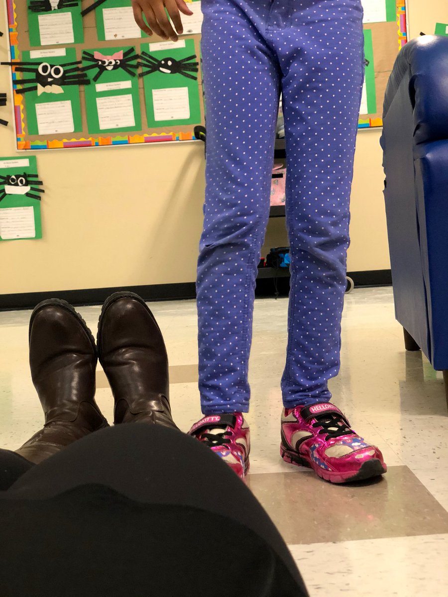 bnb_rm_4's tweet photo. Ms. Brown is 6 (small) feet tall 😉 https://t.co/NvzPfBI17X