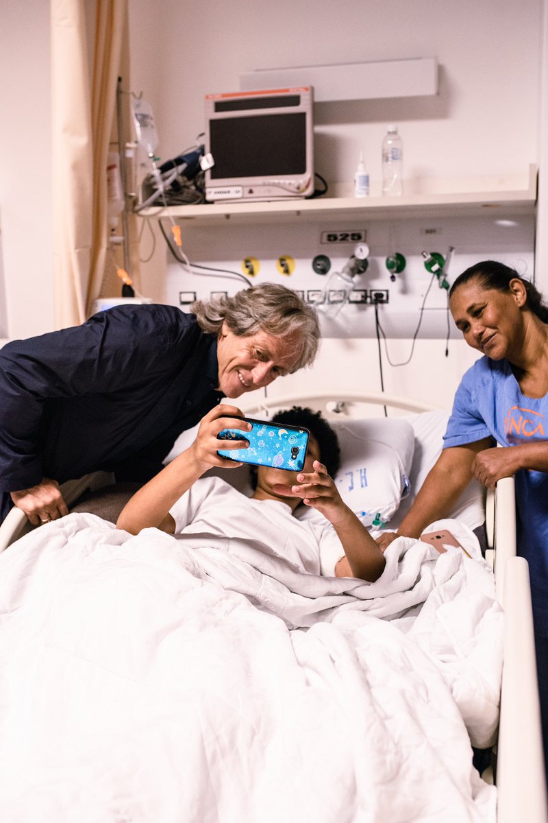 Flamengo's tweet image. O nosso Mister visitou hoje o INCA. Ele conheceu o setor de Pediatria e fez a alegria da criançada. ❤️🖤

📸: Su Florentino