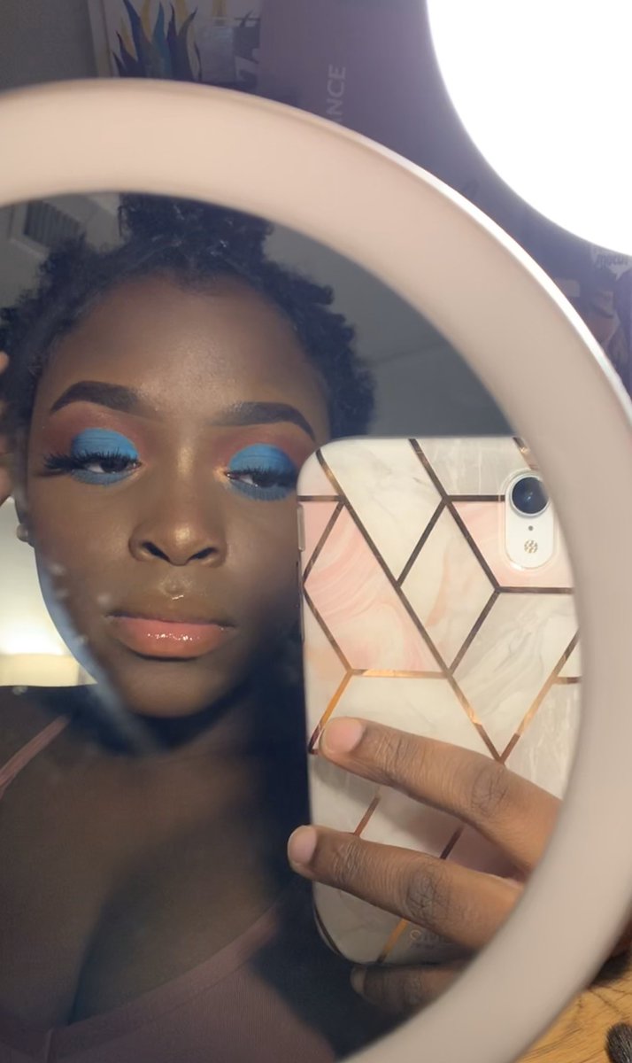 marie62001's tweet photo. hey guys! i’m an 18 year old upcoming makeup artist. i’m in atlanta and savannah (for holidays/breaks) i’m looking for more clients who will help me grow my business 🤩❤️

a retweet or like can help me get more clients. my instagram is @laurenmariesvanity https://t.co/LTuOHHl5jx